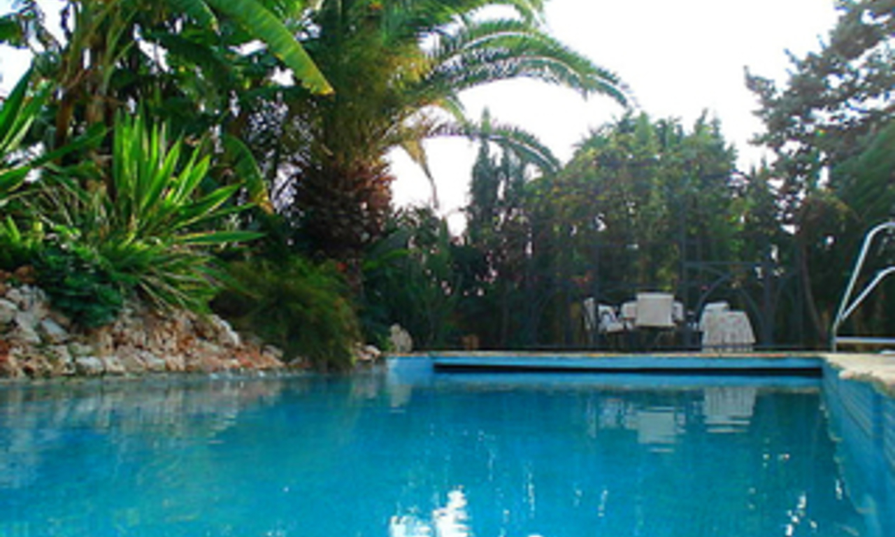 Bargain Beachside Villa for sale, close to the beach, East Marbella 2