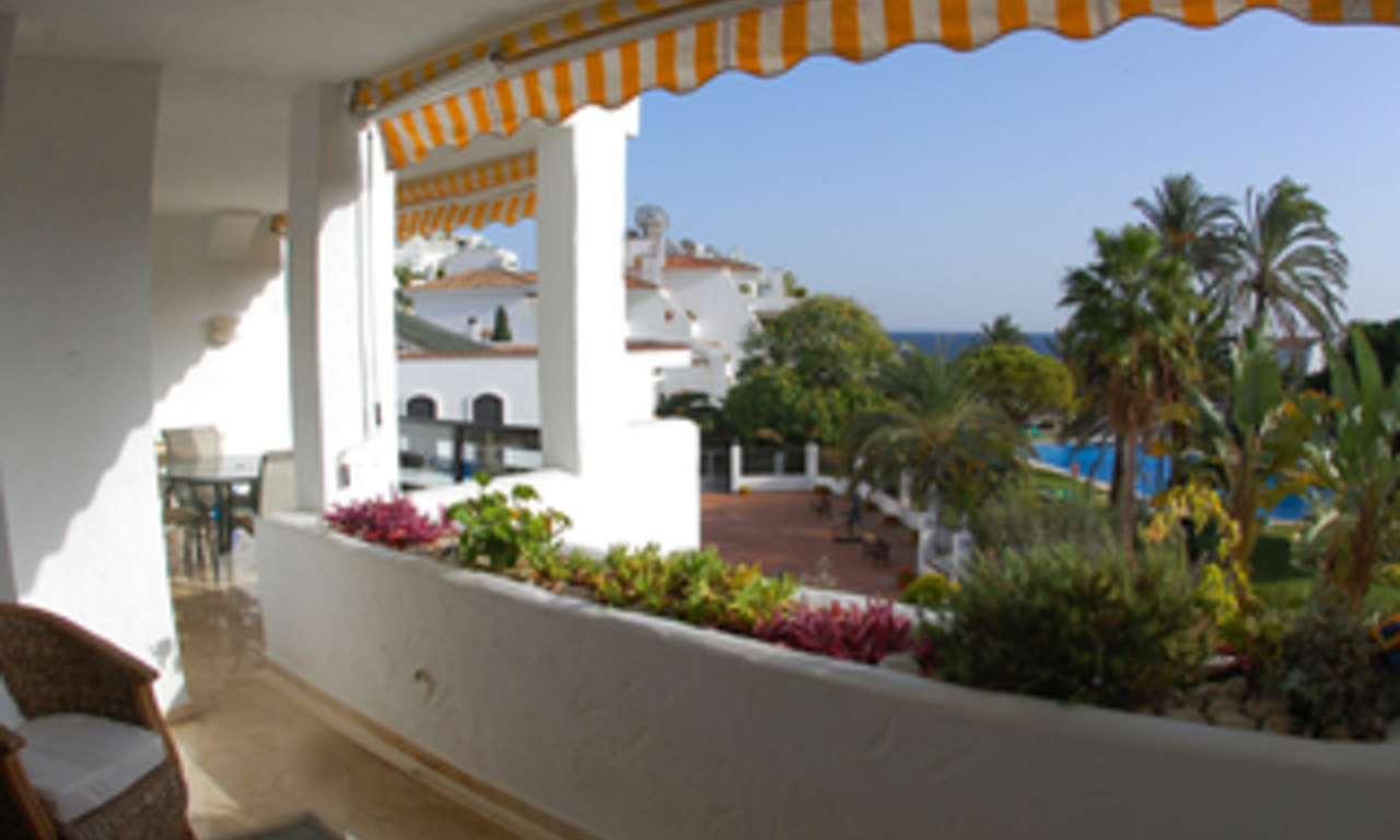 Beachfront apartment to buy on the Golden Mile between Marbella centre and Puerto Banus 3