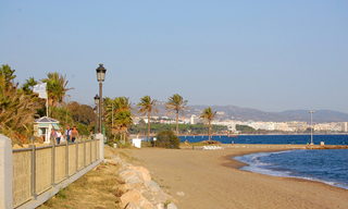 Beachfront apartment to buy on the Golden Mile between Marbella centre and Puerto Banus 17