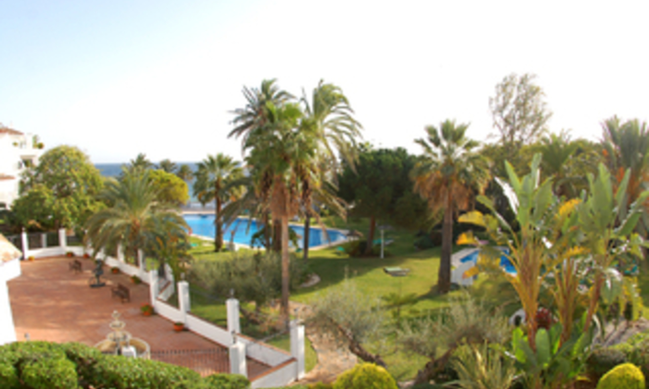 Beachfront apartment to buy on the Golden Mile between Marbella centre and Puerto Banus 18