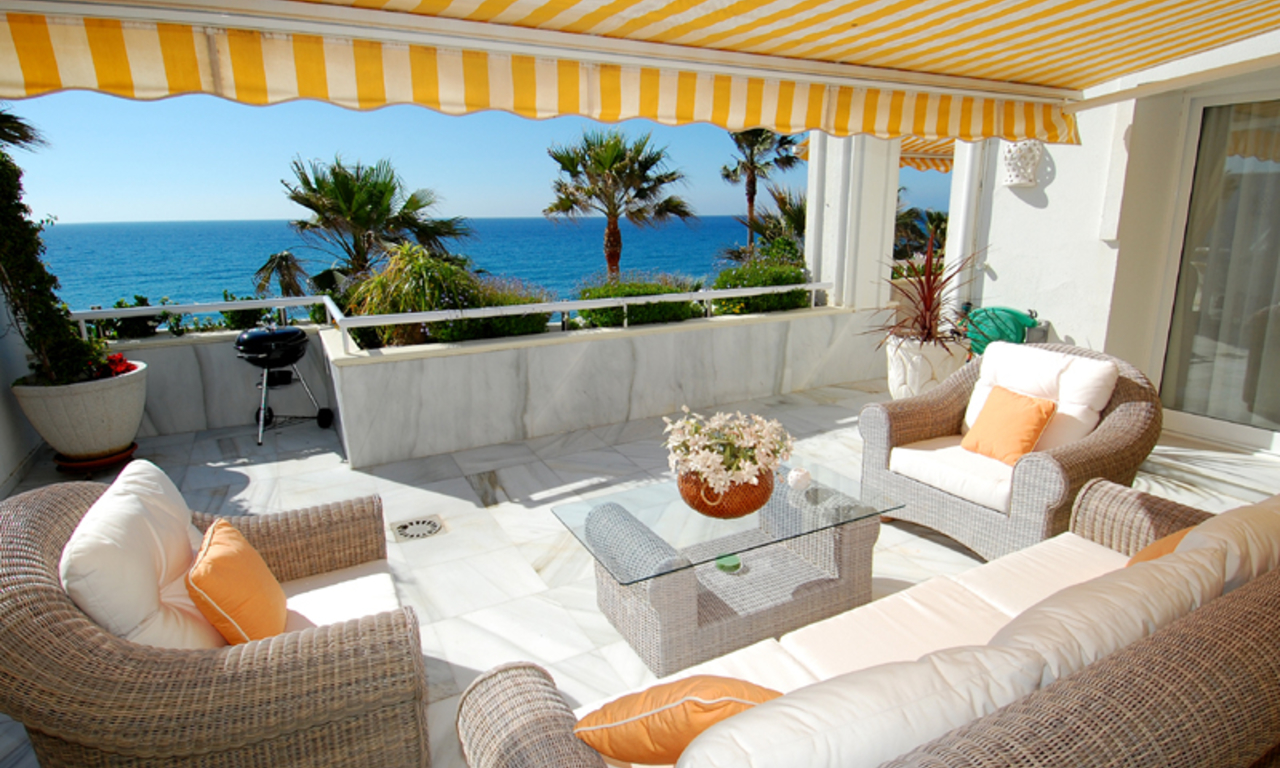Spacious frontline beach penthouse for sale, New Golden Mile, between Marbella and Estepona. 4