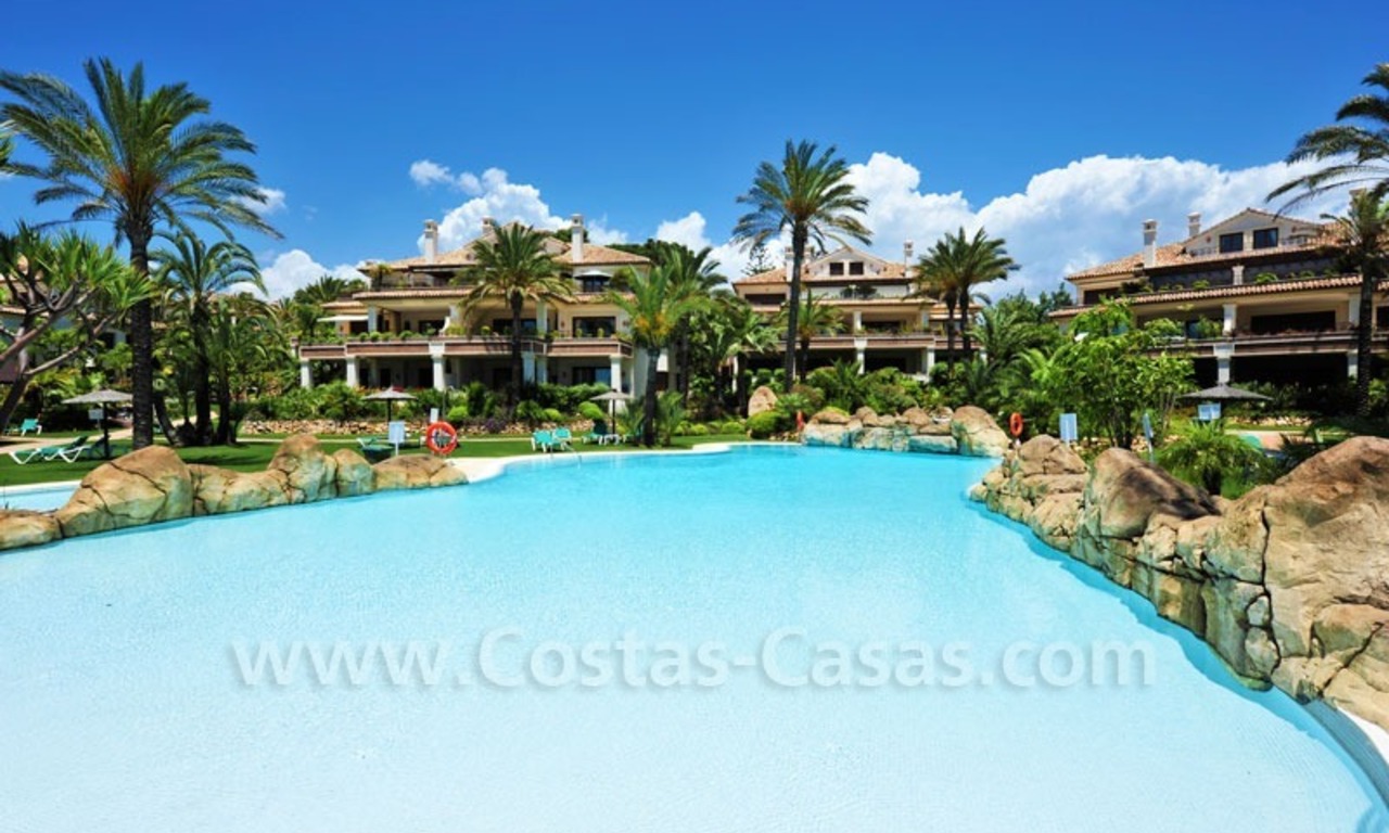 Exclusive beachfront penthouse for sale on the beach of Los Monteros in Marbella 6