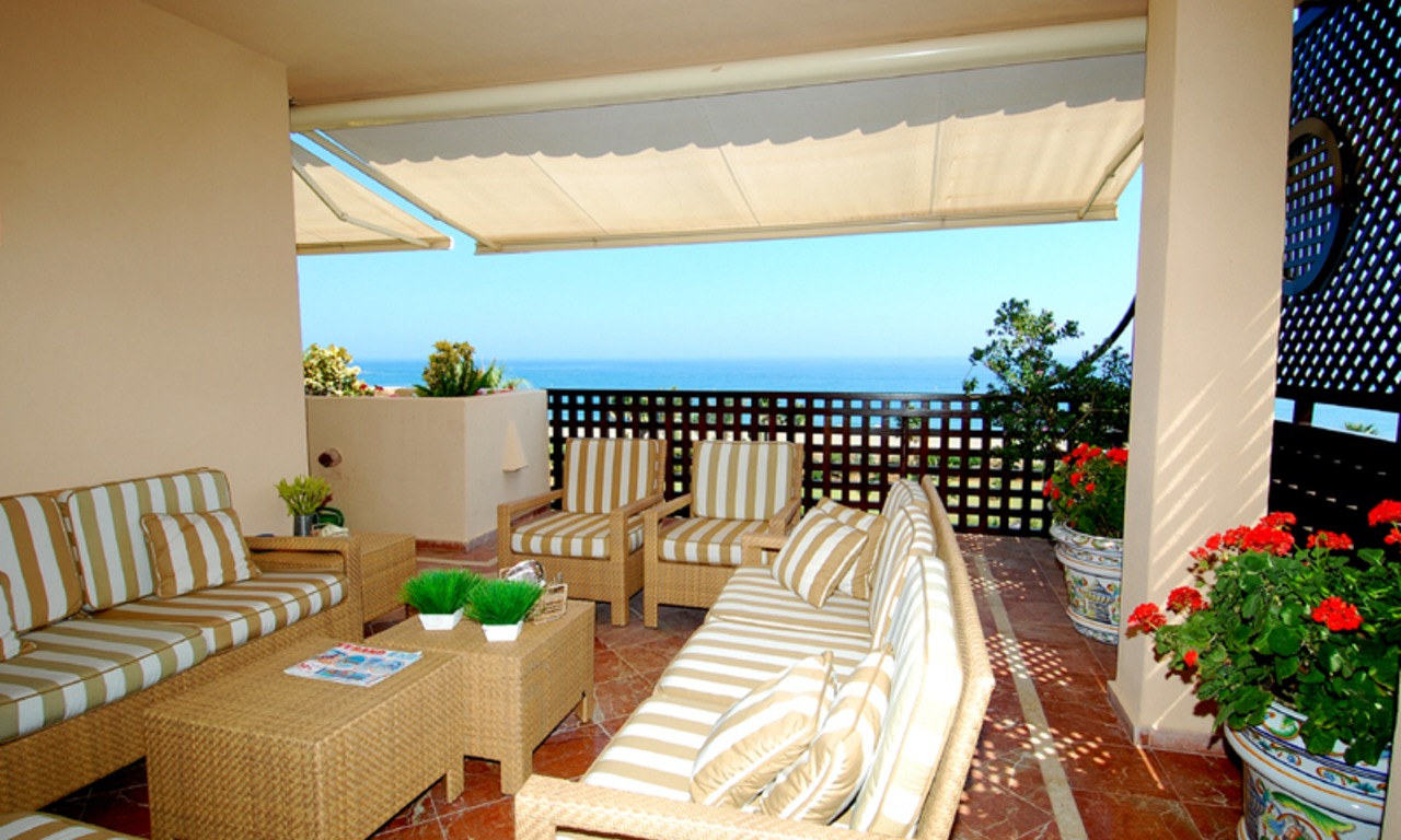 Frontline beach penthouse for sale - New Golden Mile between Puerto Banus (Marbella) and the centre of Estepona 7