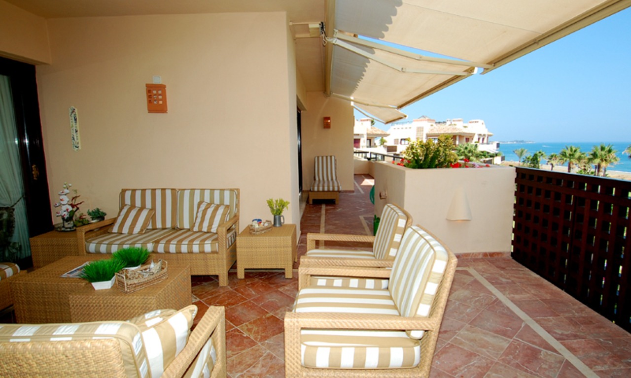 Frontline beach penthouse for sale - New Golden Mile between Puerto Banus (Marbella) and the centre of Estepona 8