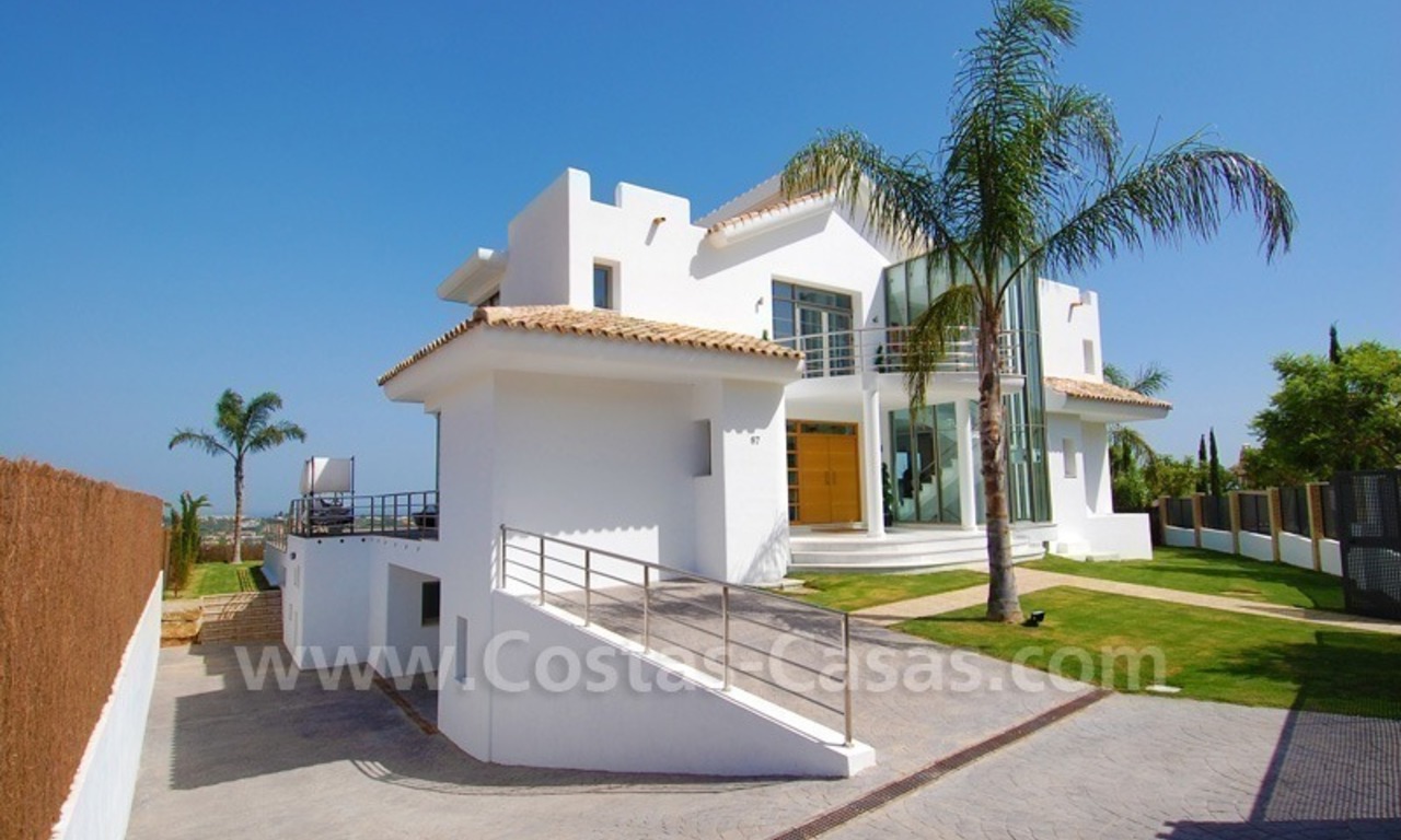 Distressed sale - Modern style villa for sale in a gated golf resort between Marbella, Benahavis and Estepona 4
