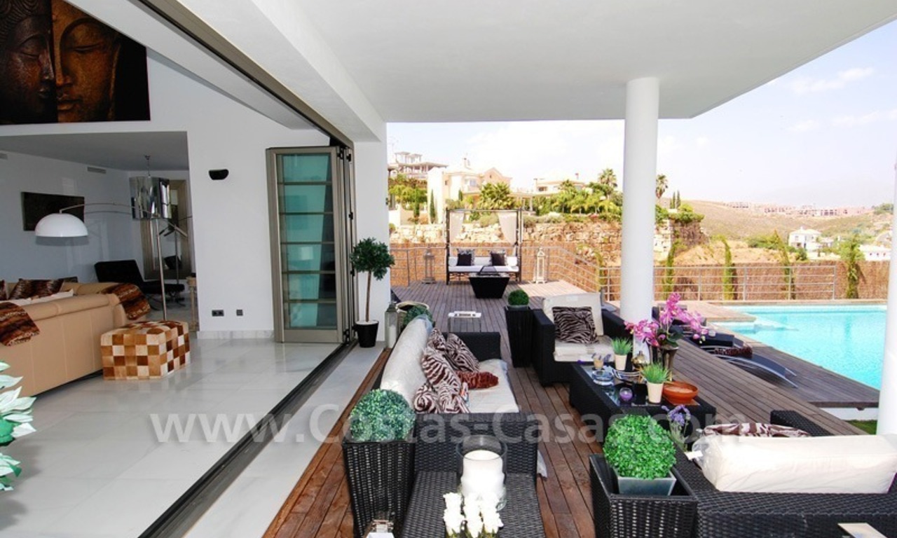Distressed sale - Modern style villa for sale in a gated golf resort between Marbella, Benahavis and Estepona 10