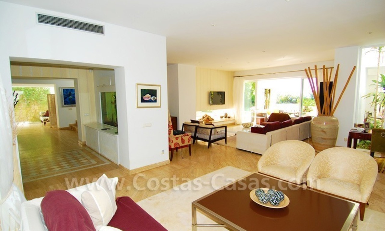 Exclusive frontline beach villa for sale, Marbella - Estepona 16
