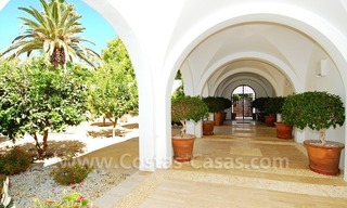 Exclusive frontline beach villa for sale, Marbella - Estepona 28
