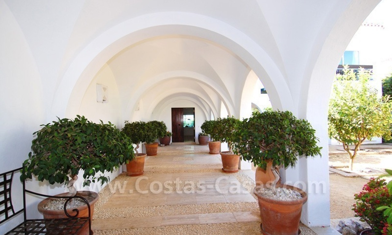 Exclusive frontline beach villa for sale, Marbella - Estepona 29