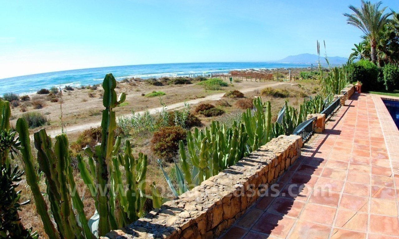 Beachfront exclusive villa for sale, frontline beach, Los Monteros - Bahia de Marbella - Marbella 2