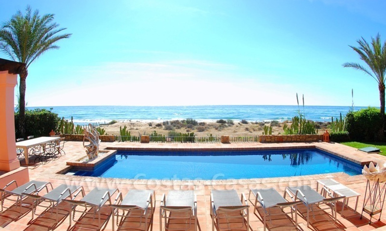 Beachfront exclusive villa for sale, frontline beach, Los Monteros - Bahia de Marbella - Marbella 0