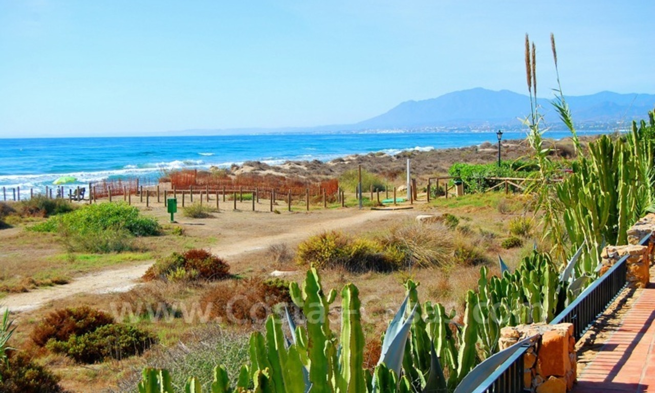 Beachfront exclusive villa for sale, frontline beach, Los Monteros - Bahia de Marbella - Marbella 3
