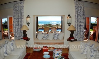 Beachfront exclusive villa for sale, frontline beach, Los Monteros - Bahia de Marbella - Marbella 8