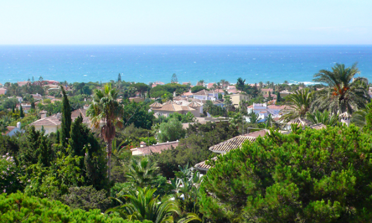 Beachside apartment for sale, Marbella East 1