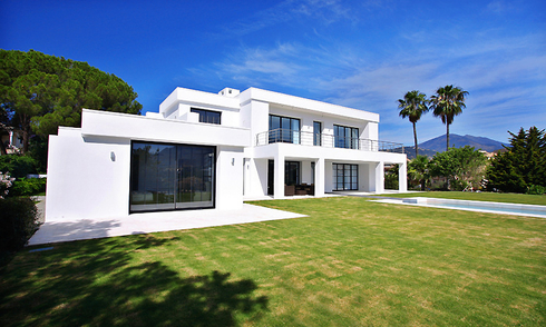 Frontline golf, contemporary villa for sale at Nueva Andalucia - Marbella 