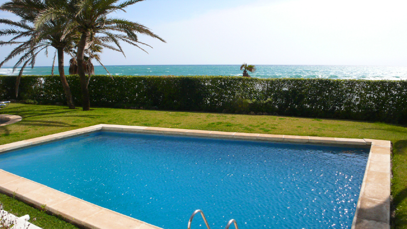 Beachfront, frontline beach apartment for sale, Golden Mile, Marbella – Puerto Banus
