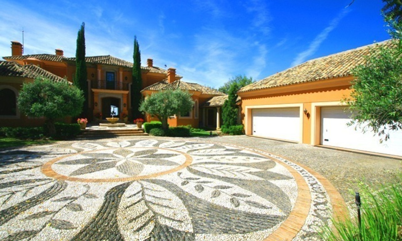Luxury villa for sale, Gated secure golf resort, Marbella - Benahavis area, gated and secure golf resort 3