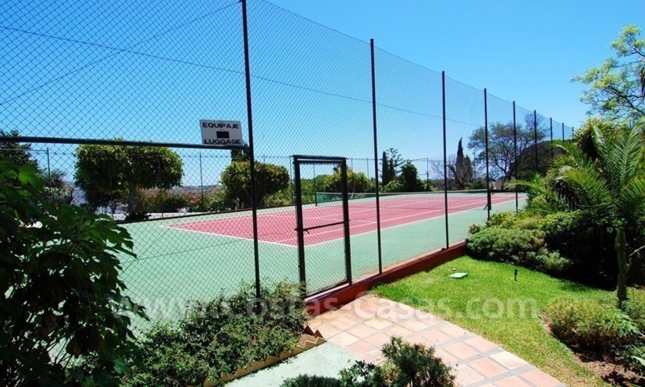 Bargain Frontline golf Townhouses for sale in Nueva Andalucia, Marbella 21