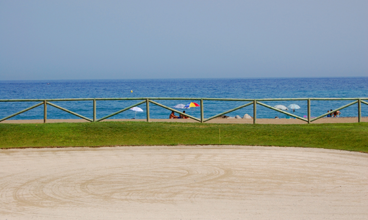 Frontline beach and front line golf villa for sale in Marbella 8