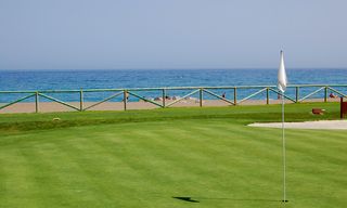 Frontline beach and front line golf villa for sale in Marbella 6