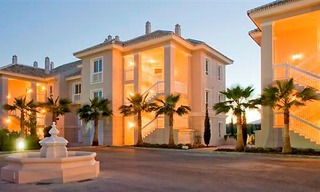 Frontline golf apartments and penthouse for sale in Golf resort Marbella - Benahavis - Estepona 4