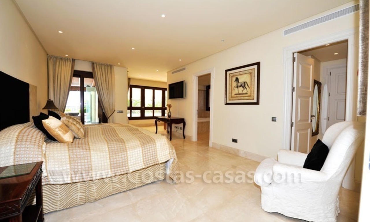 Los Monteros Playa – Marbella: exclusive frontline beach penthouse apartment for sale 19