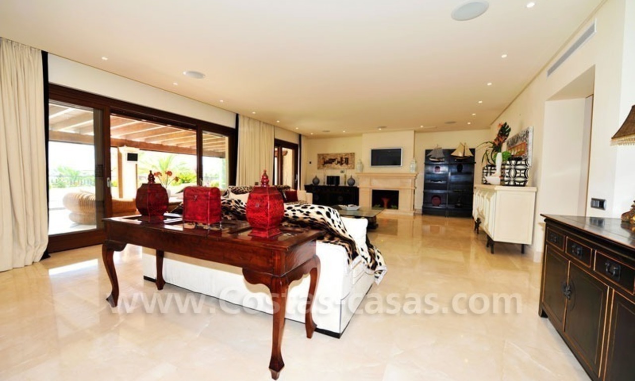 Los Monteros Playa – Marbella: exclusive frontline beach penthouse apartment for sale 13