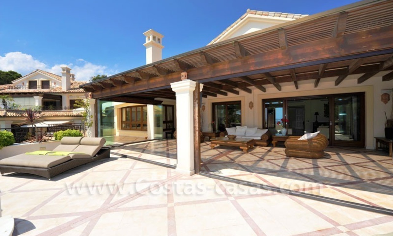 Los Monteros Playa – Marbella: exclusive frontline beach penthouse apartment for sale 7