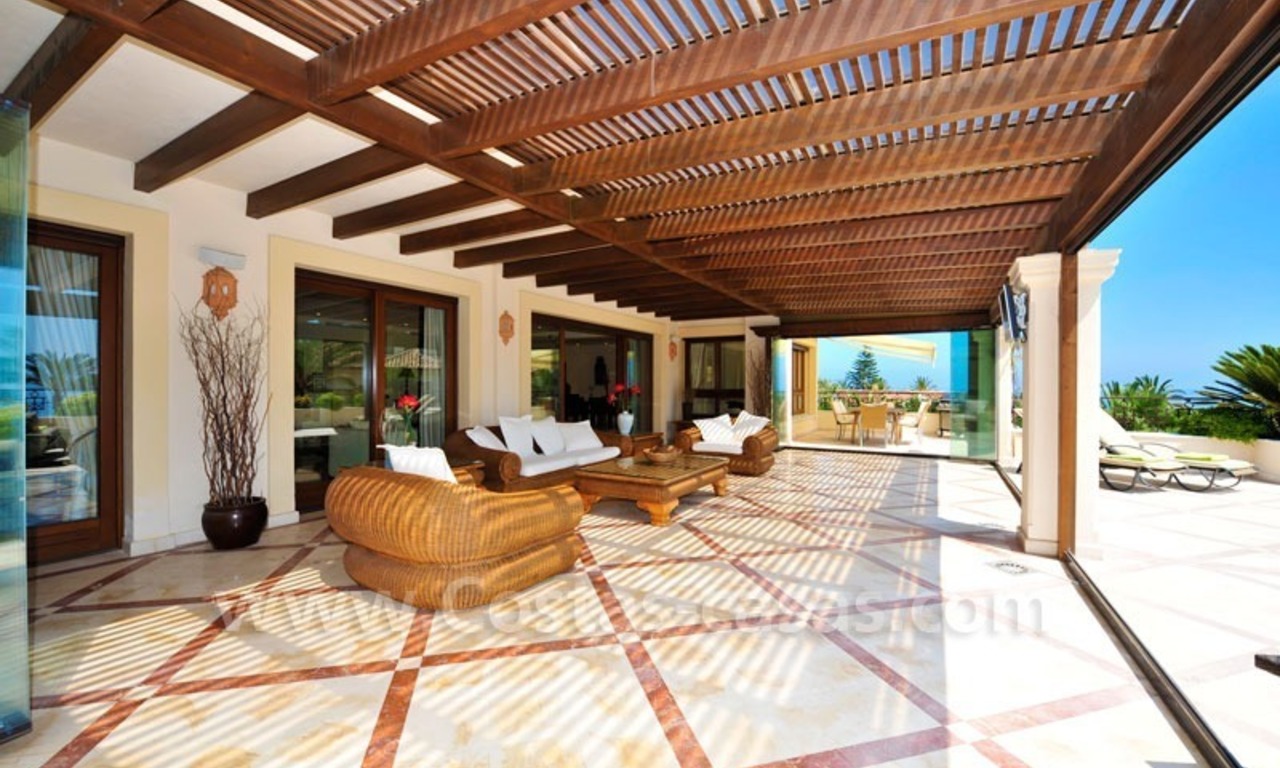 Los Monteros Playa – Marbella: exclusive frontline beach penthouse apartment for sale 6