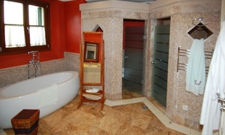 Elegant exclusive villa for sale near Puerto Banus in Marbella 26