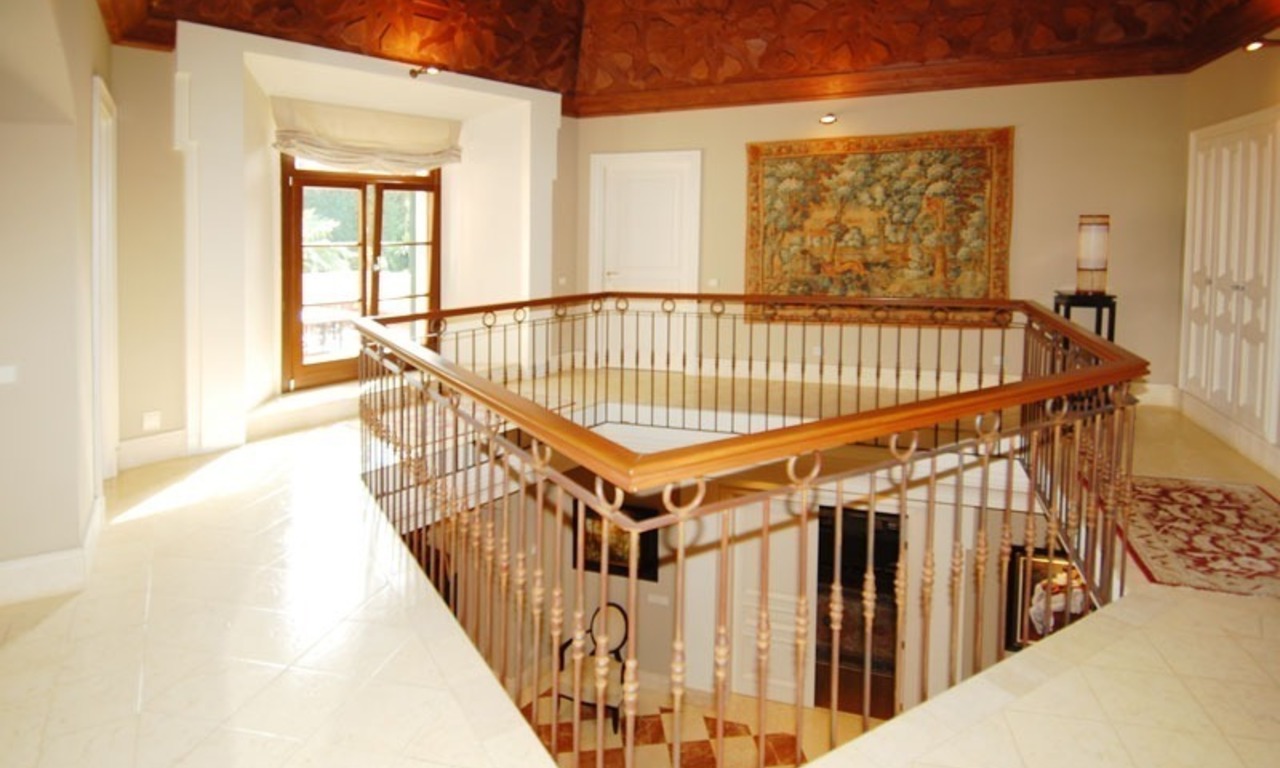Elegant exclusive villa for sale near Puerto Banus in Marbella 22