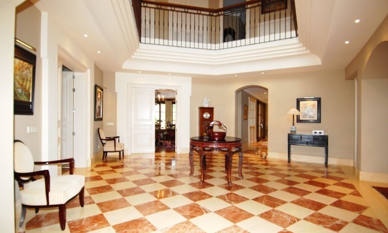 Elegant exclusive villa for sale near Puerto Banus in Marbella 12