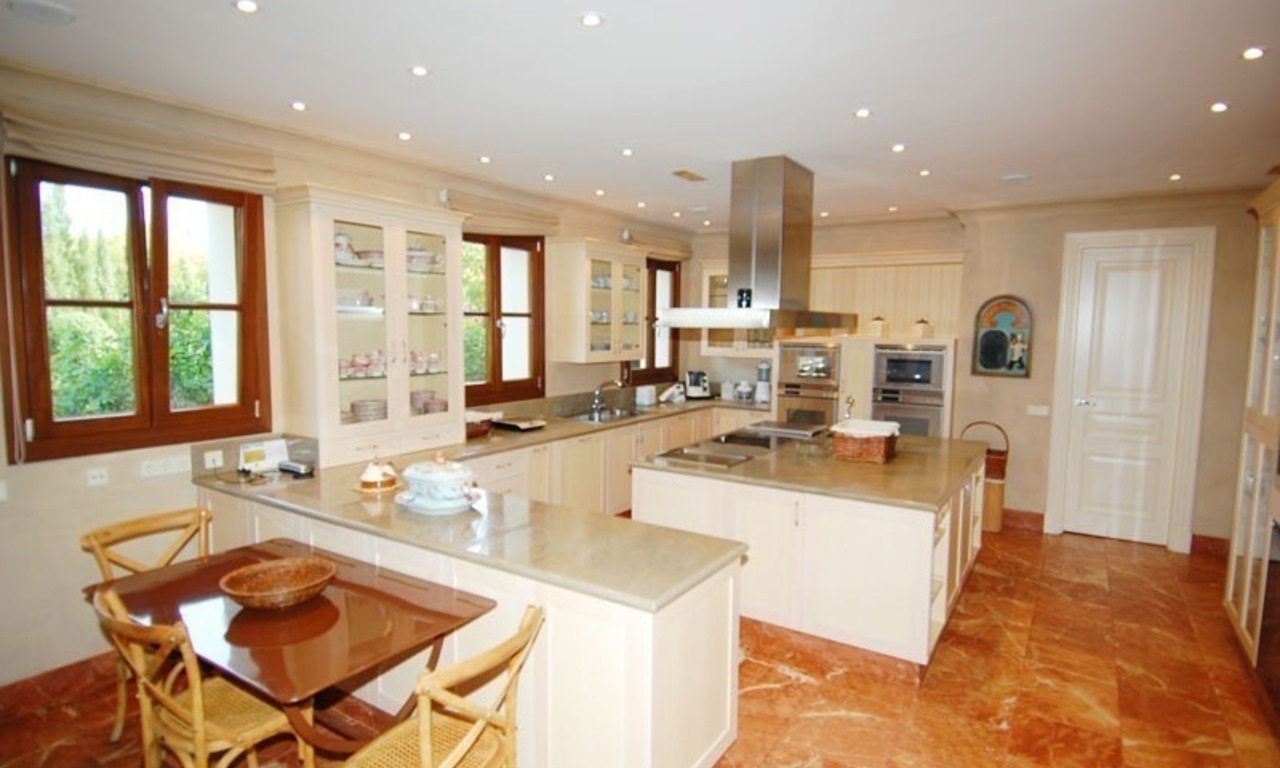 Elegant exclusive villa for sale near Puerto Banus in Marbella 20