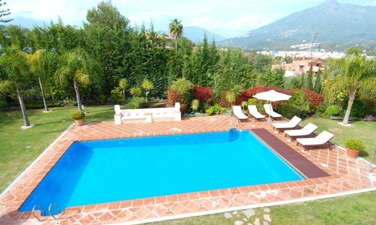 Elegant exclusive villa for sale near Puerto Banus in Marbella 29