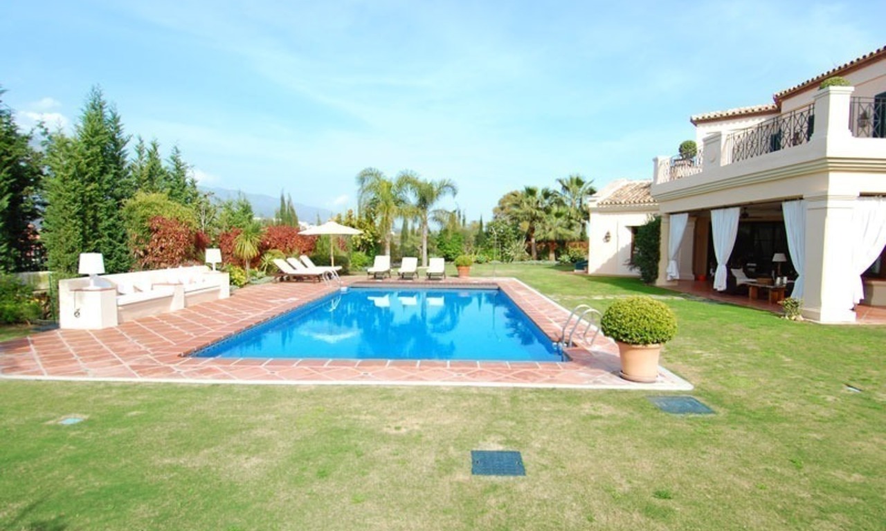 Elegant exclusive villa for sale near Puerto Banus in Marbella 4