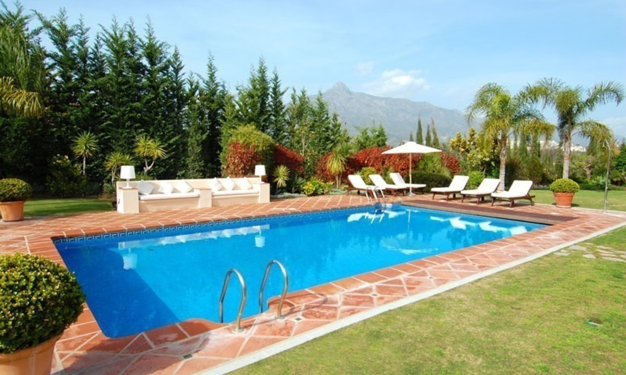 Elegant exclusive villa for sale near Puerto Banus in Marbella 5