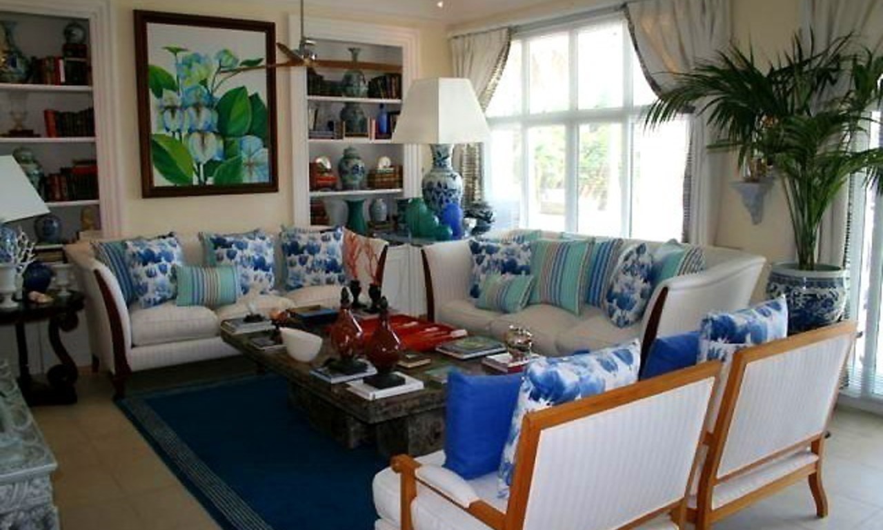 Beachfront luxury villa to buy in Marbella West 6