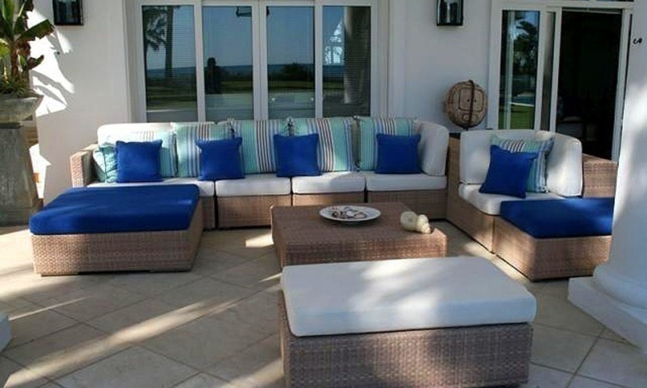 Beachfront luxury villa to buy in Marbella West 3