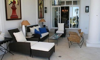 Beachfront luxury villa to buy in Marbella West 4