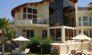 Contemporary luxury villa for sale, frontline golf, Marbella - Benahavis 2
