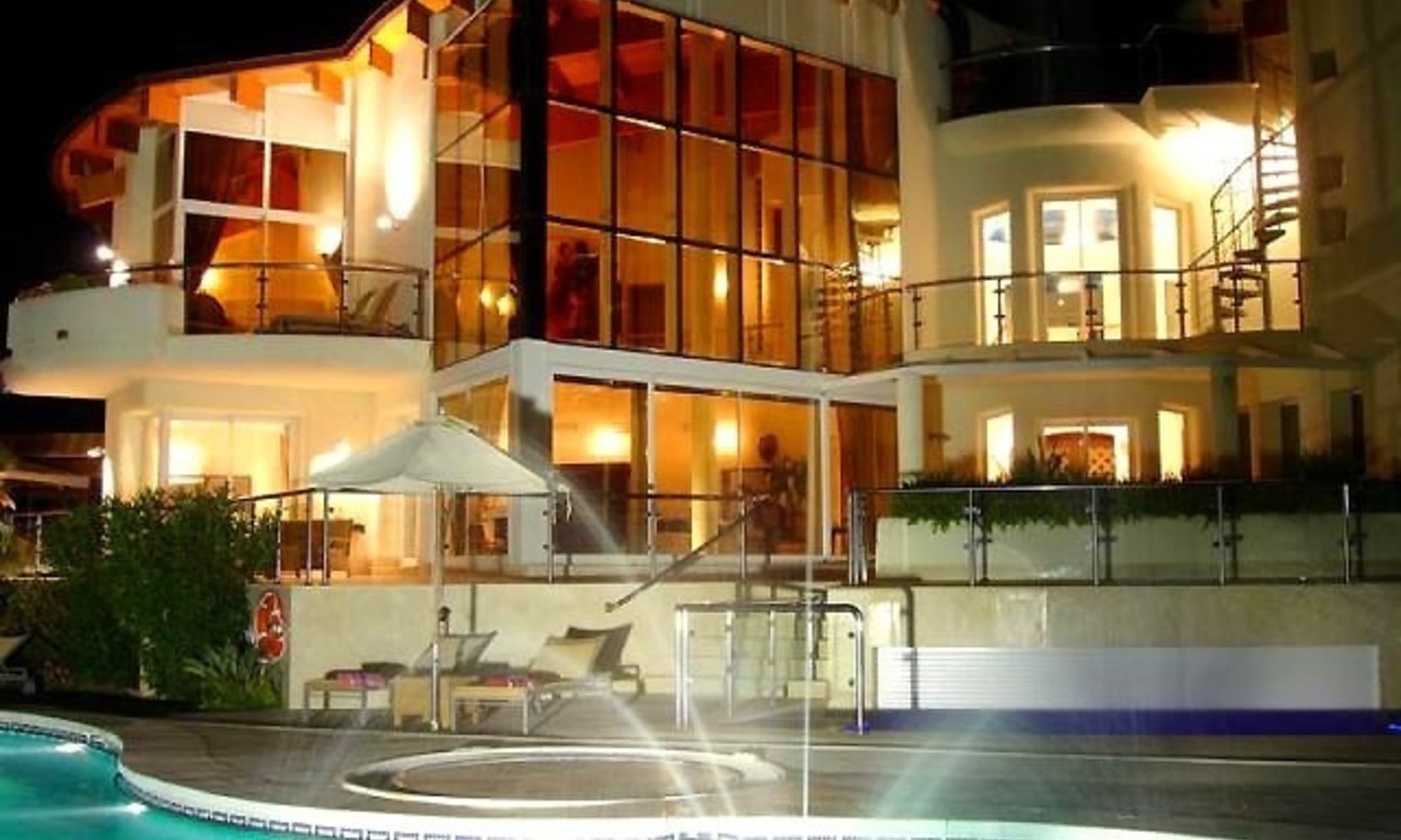Contemporary luxury villa for sale, frontline golf, Marbella - Benahavis 4