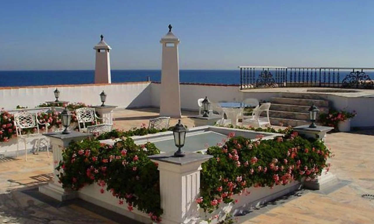 Prestige beachfront villa for sale, Puerto Banus - Marbella 3
