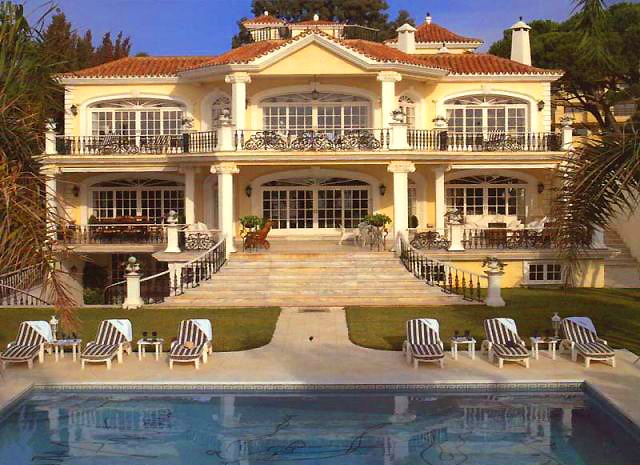 Prestige beachfront villa for sale, Puerto Banus - Marbella