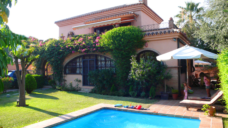 Villa for sale in Puerto Banus - Nueva Andalucia - Marbella