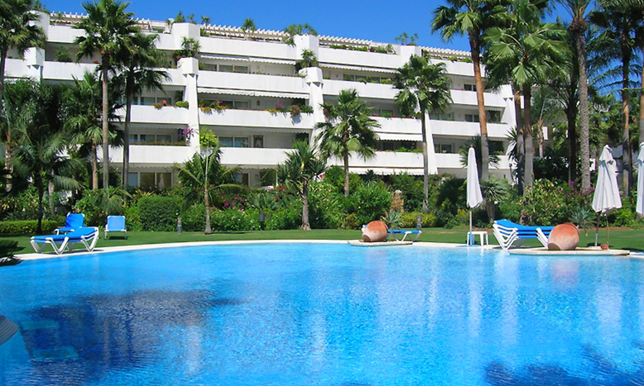 Beachfront apartment for sale, first line beach Puerto Banus - Marbella 3