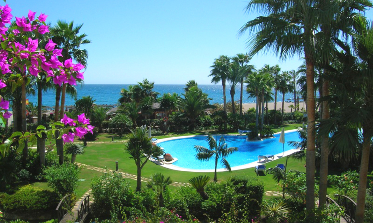 Beachfront apartment for sale, first line beach Puerto Banus - Marbella 0