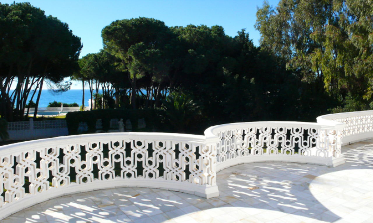 Beachfront villa property for sale, beachside Golden Mile, near Marbella centre 11