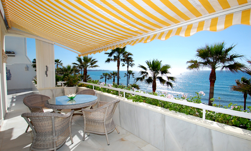Spacious frontline beach penthouse for sale, New Golden Mile, between Marbella and Estepona. 