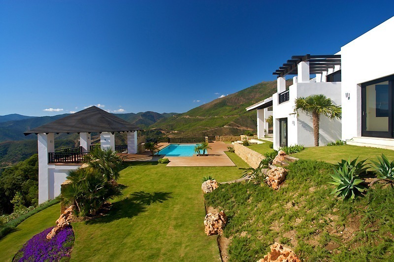Newly built modern villa for sale, exclusive golf resort, Benahavis - Marbella