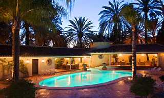 Beachfront villa property for sale in Los Monteros Playa, Marbella 21